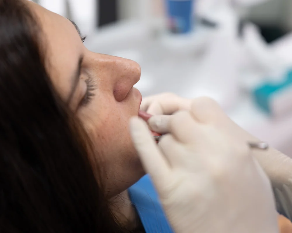 Visita dentista ad una paziente